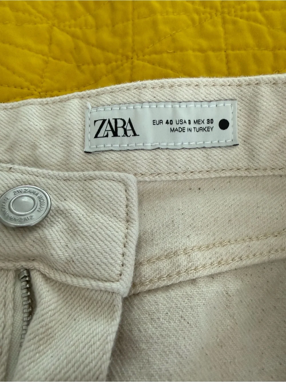 Women's High-Rise Straight Jeans in Off-White size 8 Zara